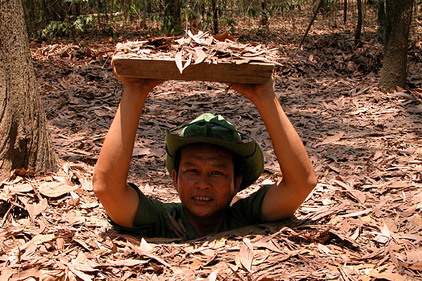 CU CHI TUNNELS & CAO DAI TEMPLE GROUP TOUR